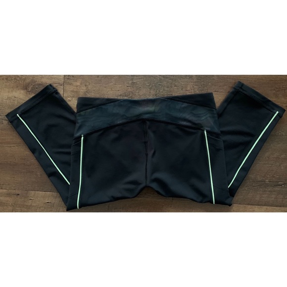 SOLD Ivivva Race To The Finish Line Crops Size 14 - Picture 9 of 13